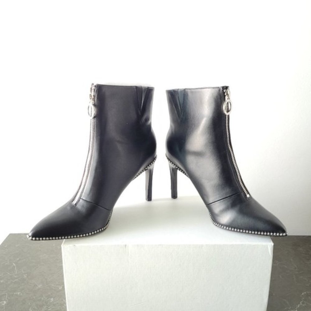 $89 *NEW* (8.5 & 9.5) Bar III Front-Zip Booties